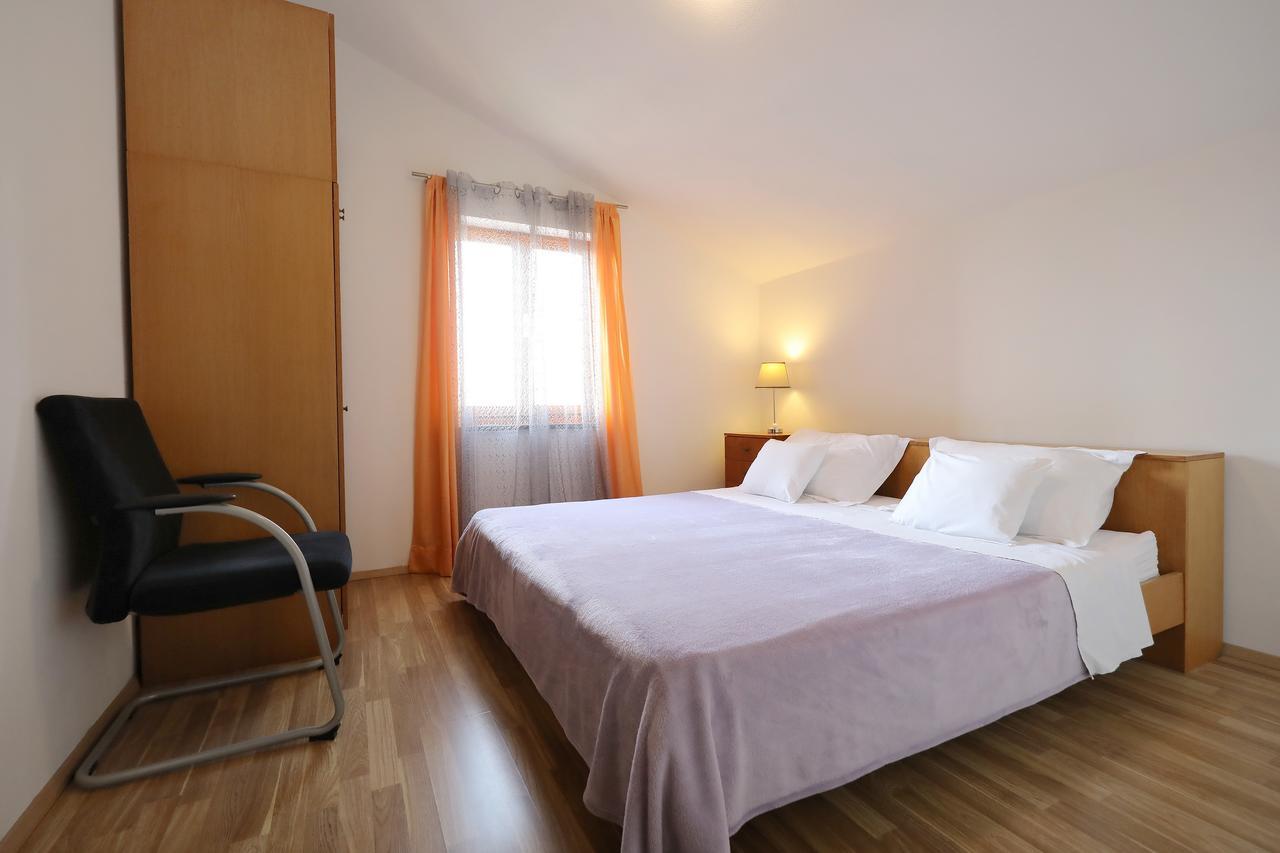 Apartment Mareta *