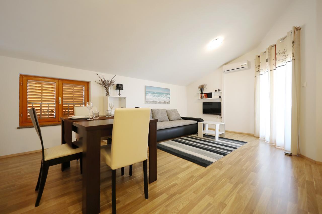 Apartment Mareta *